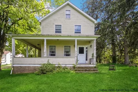 35 Old Indian Road 35, Milton, NY 12547