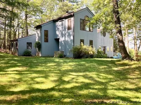 61 Rocky Rd, Olivebridge, NY 12461