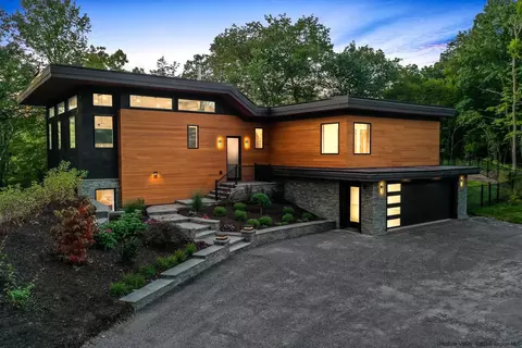 150 Round Top Rd, Germantown, NY 12526