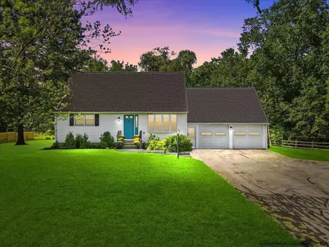 1346 Old Frd, New Paltz, NY 12561