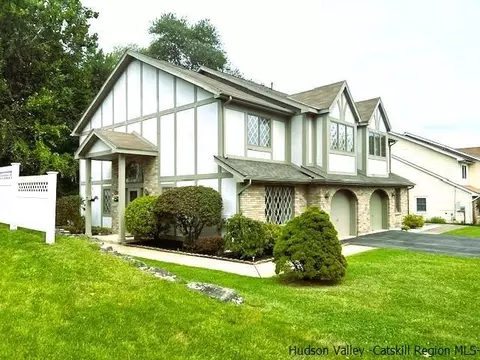 11 Cambridge Ct, Highland, NY 12528