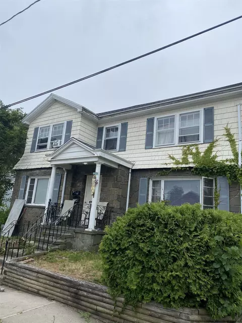 2 Arlington Pl, Kingston, NY 12401