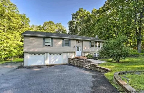 117 Harry Wells Rd, Saugerties, NY 12477
