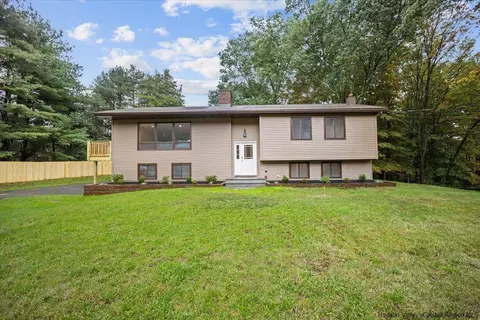 7 Willow Dr, New Paltz, NY 12561