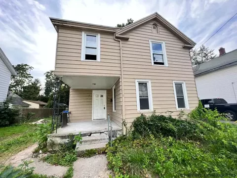 19 Oak St, Kingston, NY 12401