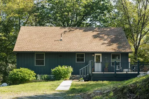 142 E Fallkill Rd, Hyde Park, NY 12538