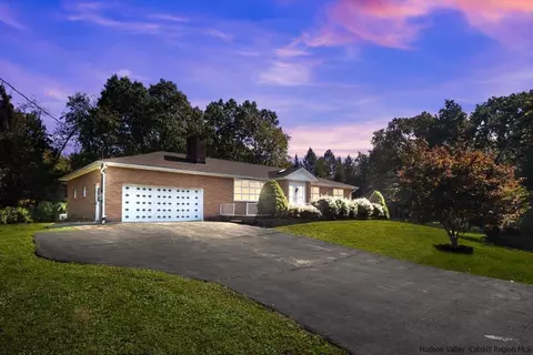 133 Hillcrest Dr, Marlboro, NY 12542