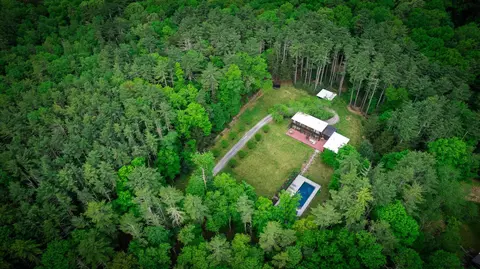 34 Vandebogart Rd, Woodstock, NY 12498
