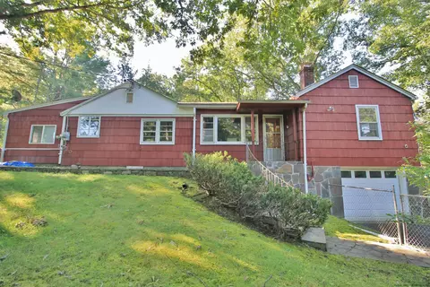 39 Oak Ln, Saugerties, NY 12477