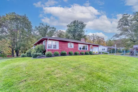 17 Brookside Ct, Lake Katrine, NY 12449