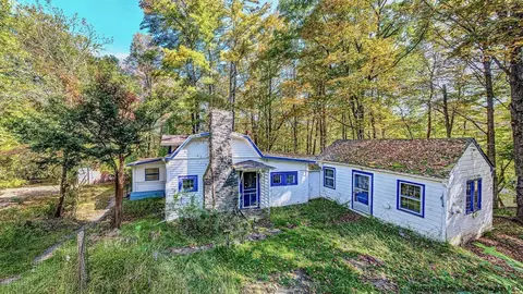 14 Sgt Richard Quinn Dr, Woodstock, NY 12498