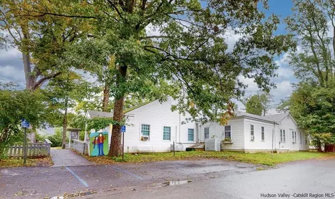 5 Library Ln, Woodstock, NY 12498