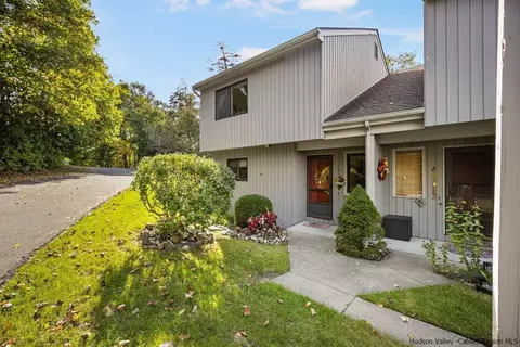 1 Rondout Hbr, Port Ewen, NY 12466