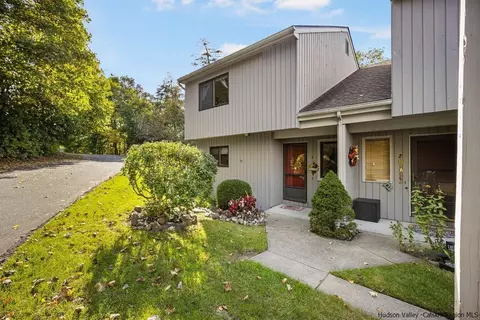 1 Rondout Hbr, Port Ewen, NY 12466