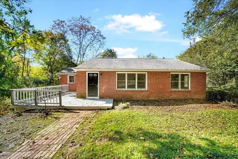 397 Old Post Rd, Marlboro, NY 12542