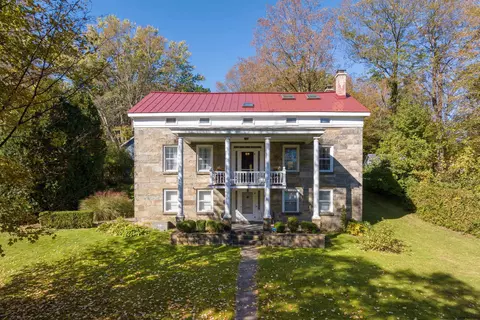 121 Vineyard Ave, Highland, NY 12528