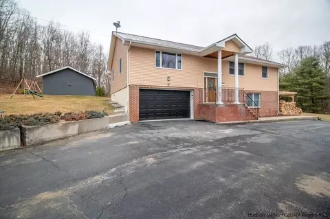 493 Oak Rdg, Ellenville, NY 12428