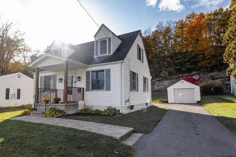 130 Elm St, Saugerties, NY 12477