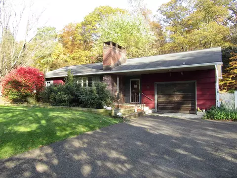 29 Eddy St, Saugerties, NY 12477