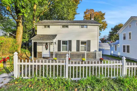 33 Grand St, Highland, NY 12528