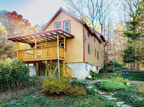 207 Hawleys Cor, Highland, NY 12528