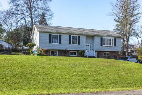 195 Altamont Dr, Hurley, NY 12443