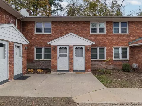 2710 South Rd #E4, Poughkeepsie, NY 12601