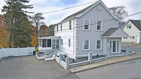 32 Mcdonald St, Saugerties, NY 12477