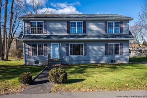 5 Leonta Ct, Highland, NY 12528