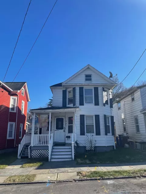 54 Brewster St, Kingston, NY 12401