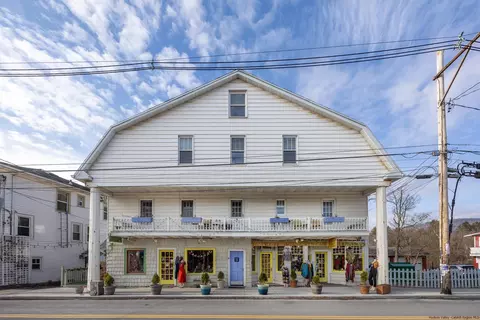 5 Rock City Rd, Woodstock, NY 12498
