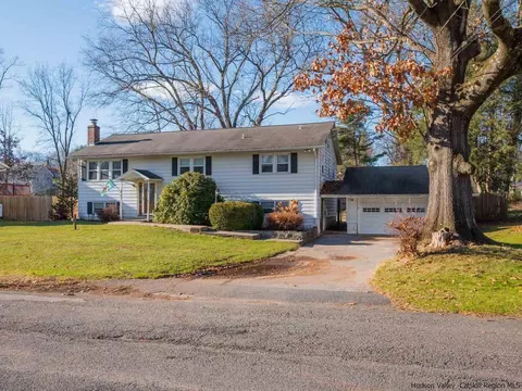 142 Fairway Dr, Hurley, NY 12443