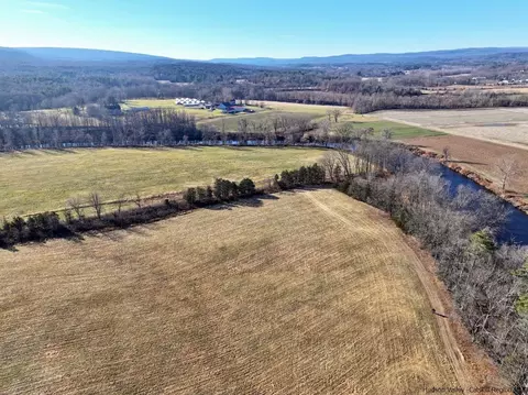 120 Peninsula Ln, Accord, NY 12404