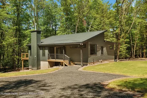 25 Tetta Ln, Olivebridge, NY 12461