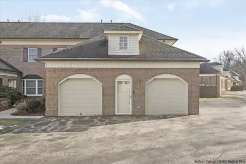 95 Brookview Ln, Newburgh, NY 12550