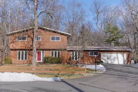 46 Park Dr, Woodstock, NY 12498