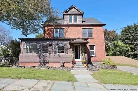 93 Hoffman St, Kingston, NY 12401