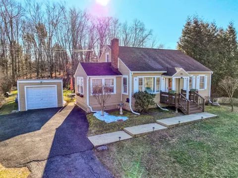 746 Lucas Ave Ext, Hurley, NY 12443