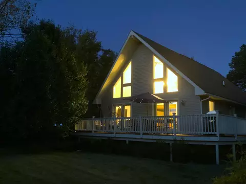 170 Debbie Dr, Athens, NY 12015