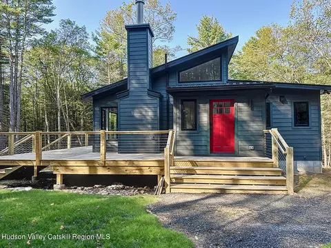 24 Tetta Ln, Olivebridge, NY 12461