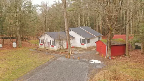 26 Lois Ln, Saugerties, NY 12477