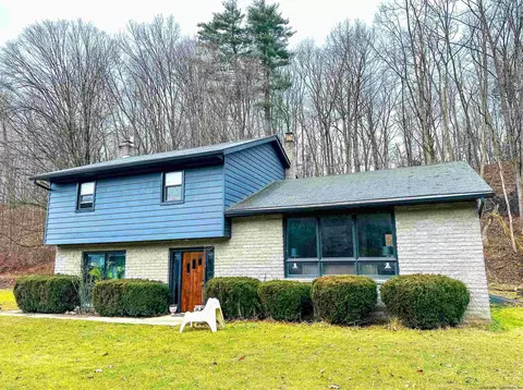 520 Andorn Ln, Port Ewen, NY 12466