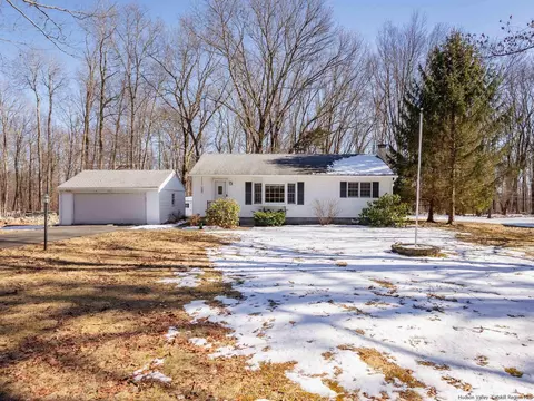 182 N Putt Cors, New Paltz, NY 12561