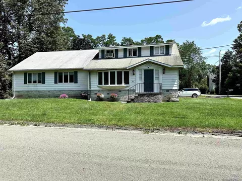 88 John St, West Hurley, NY 12491