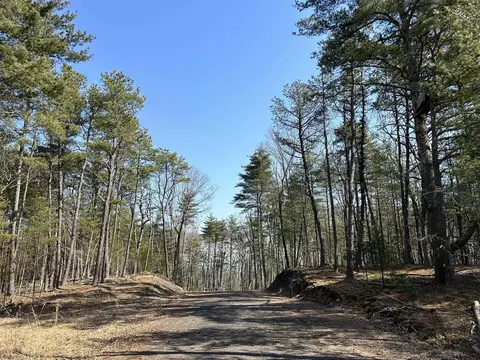 37 Clendening Dr, Stone Ridge, NY 12484