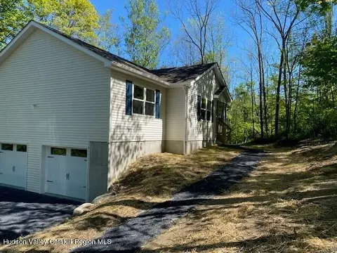 82 Godeffroy Rd, Huguenot, NY 12746