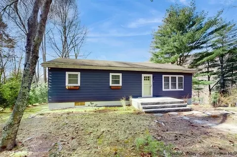 8 Lakeview Ter, Kerhonkson, NY 12446