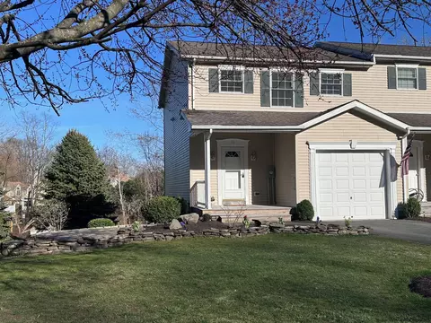 88 Red Maple Rd, Saugerties, NY 12477