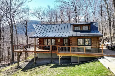 92 Four Wheel Dr, Willow, NY 12495
