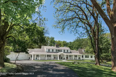 64 Locust Grv, Rhinebeck, NY 12572